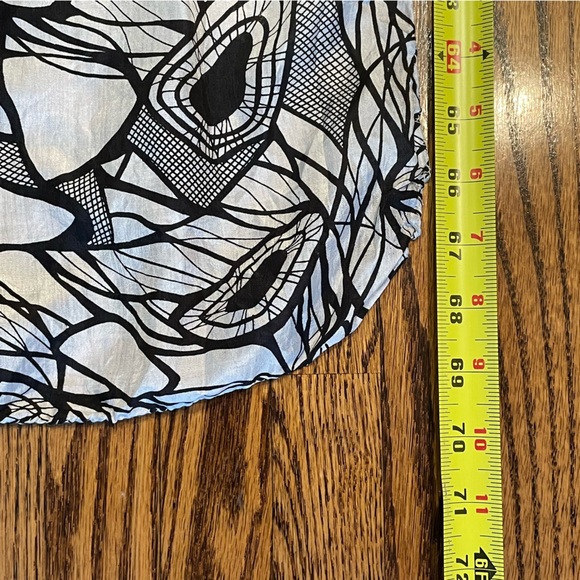 Light weight, white With black patterns, scarf - Picture 3 of 4